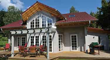 Komfortables Ferienhaus mit finnischer Sauna, Kaminofen und schönem Garten bei Ottrott. Mehrere Wanderwege führen vom Haus hinauf zum Mont Saint Odile.