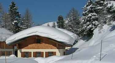 Gemütliche Hütte Obertauern, mit Skiern zum Lift