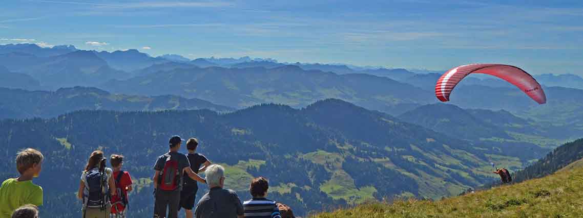 Gleitschirmflieger am Hochgrat bei Oberstaufen-Steibis (Foto: Ingo Bauer)