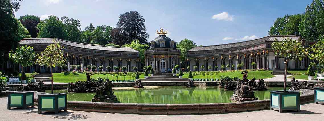Die berühmte Eremitage Bayreuth, hier mit altem Schloss zwischen Bayreuth und Weidenberg (Foto: pixabay.com / Susanne906)