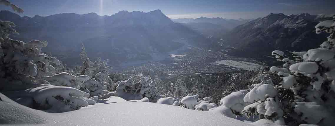 Blick auf Garmisch-Partenkirchen im Winter (Foto: Bayrische Zugspitzbahn AG; Wojciech)