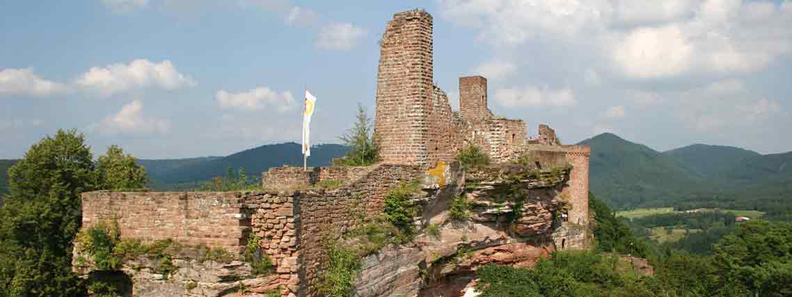 Burgengruppe Altendahn (Foto: Tourist-Information Dahner Felsenland)