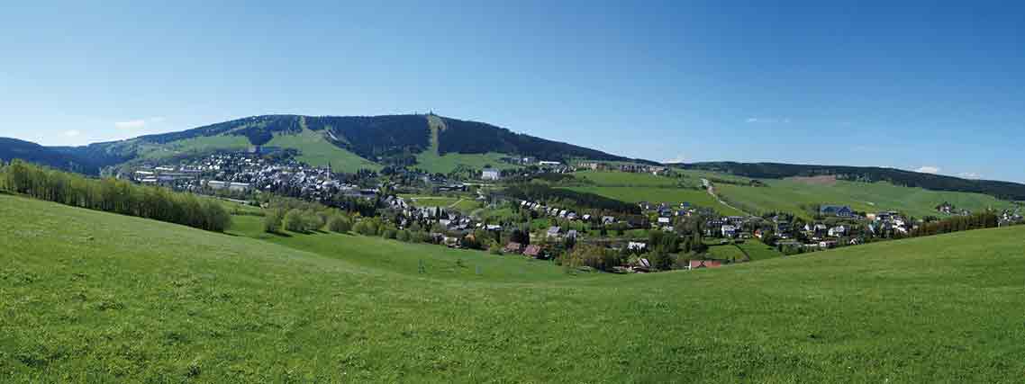 Panoramablick auf Oberwiesenthal im Erzgebirge (Foto: Tourismusverband Erzgebirge e.V.)