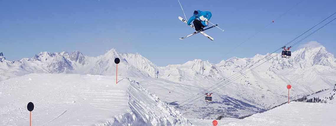 Freestyler im Skigebiet ParadiSki (Foto: La Plagne E. Sirparanta)