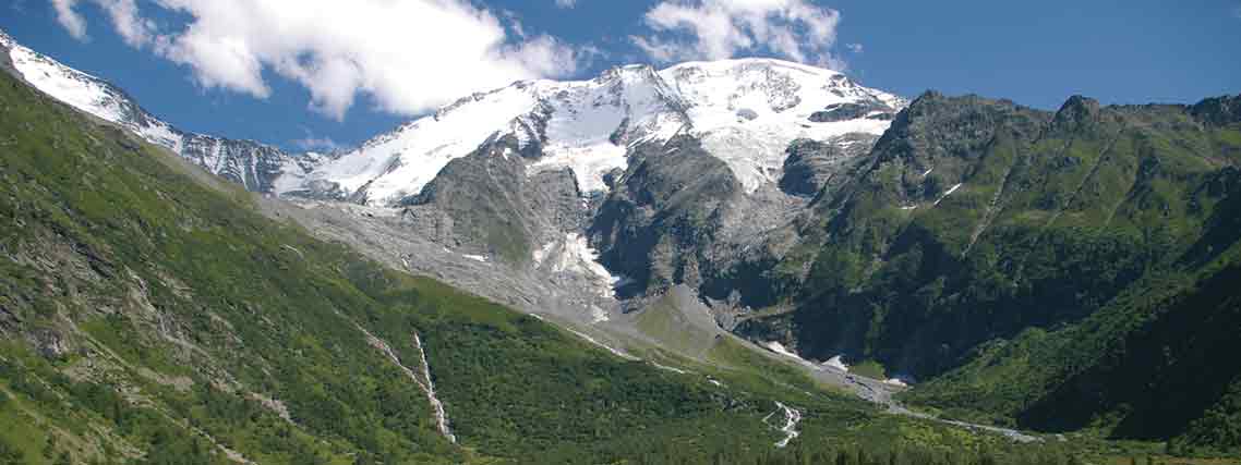 Wandern bei St Gervais mit Blick aufs Mont Blanc Massif (Foto: OT St-Gervais / C. Garo) 