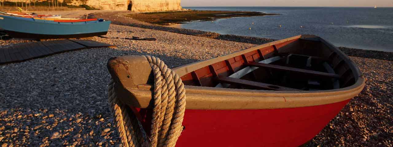 Boot an der Alabasterküste (Foto: Atout France, P. Gréboval)