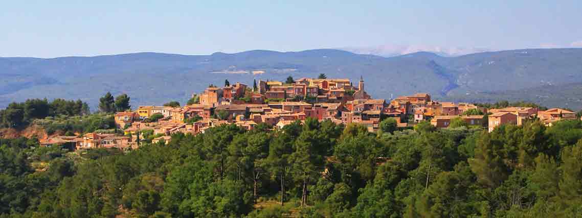 Blick auf Roussillon (Foto: ADT Vaucluse)