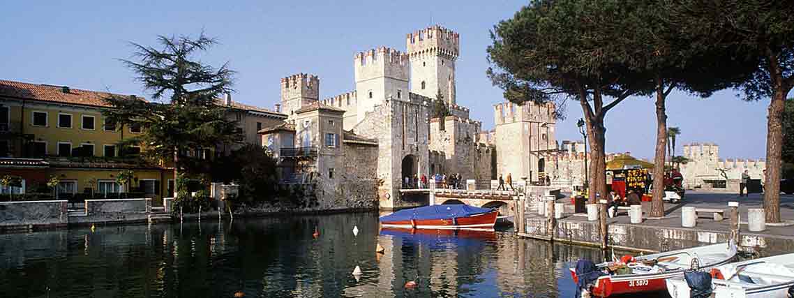 Burg Rocca Scaligera in Sirmione am Südufer des Gardasees (Foto: Fototeca ENIT V. Arcomano)