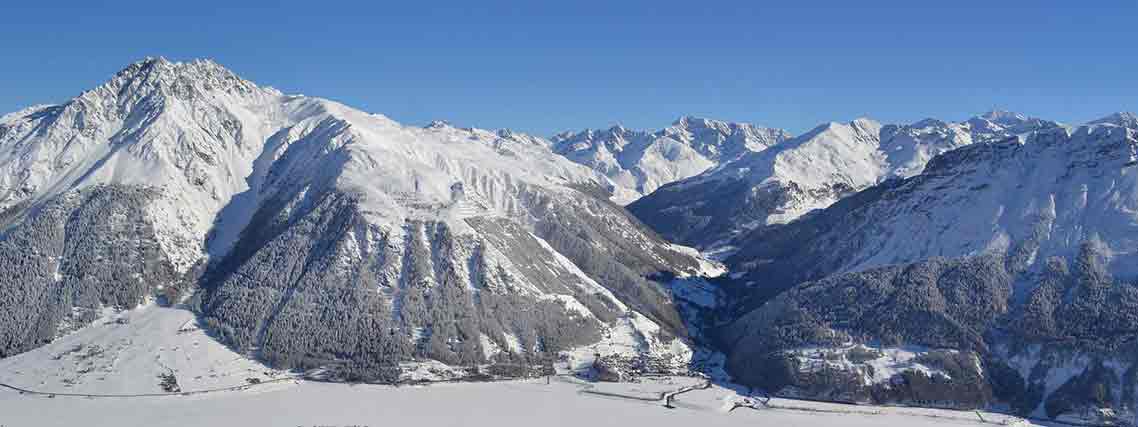Winterliche Bergwelt am Reschensee (Foto: pixabay)