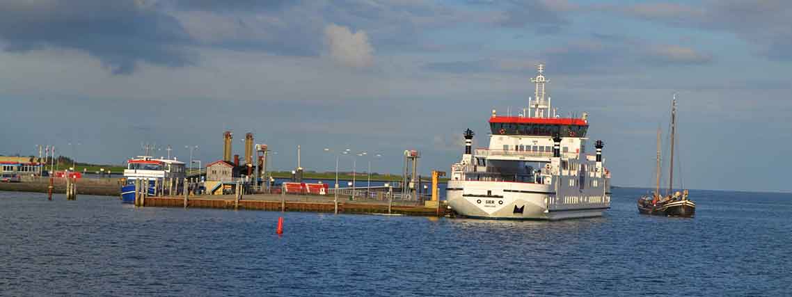 Fährhafen Nes auf Ameland mit dem Fährschiff Sier (Foto: Thomas Grether)