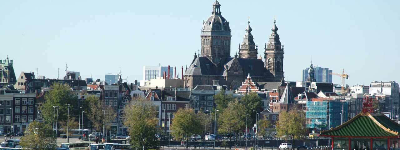 Amsterdam mit Oude Kerk (Foto: NBTC, E. Bergman)