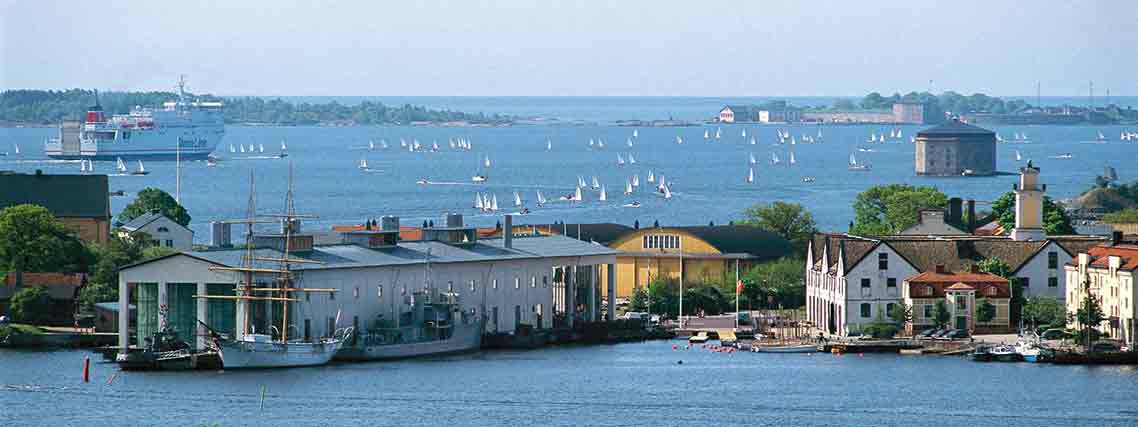 Marinemuseum und Hafen in Karlskrona (Foto: Visit Karlskrona, Birger Lallo)