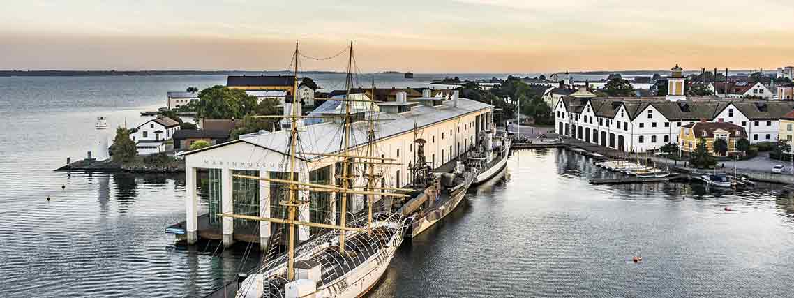 Der Hafen von Karlskrona mit einem Marinemuseum (Foto: Per Pixel Petersson / imagebank.sweden.se)