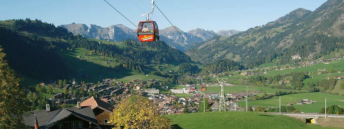 Wandern am Rinderberg bei Zweisimmen (Foto: Gstaad Saanenland Tourismus)