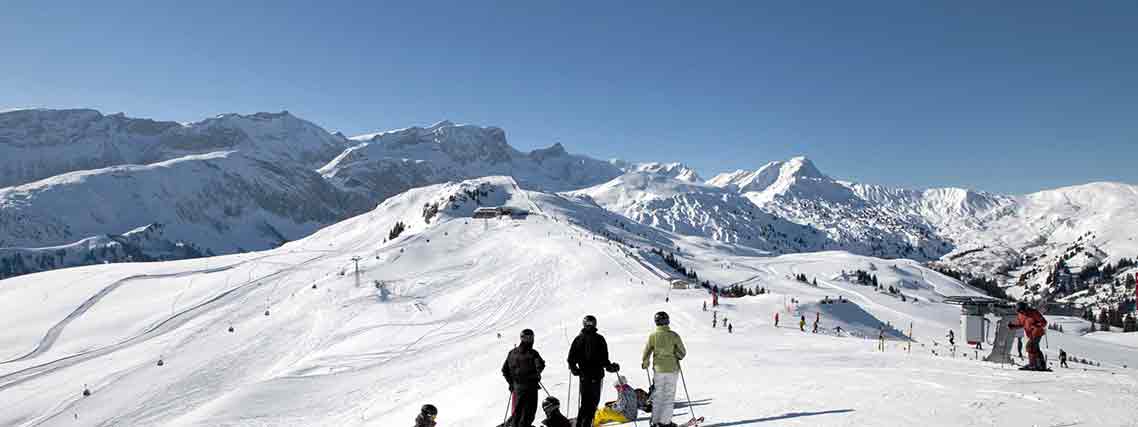 Skifahrer im Skigebiet Betelberg bei Lenk (Foto: Lenk - Simmental-Tourismus, M. Kunfermann)