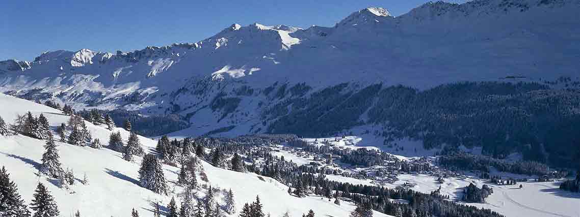 Blick vom Skigebiet auf Lenzerheide-Valbella (Foto: Lenzerheide-Tourismus)