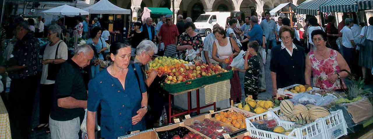 Markt in Bellinzona Tessin (Foto: Ticino Tourismo)