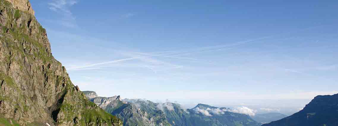 Blick vom Jochpass 2222 auf das Engelberger Tal und Trübsee 1800 m (Foto: Ingo Bauer) 
