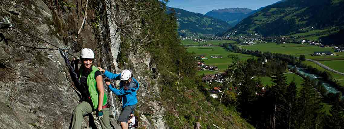 Am Klettersteig Zimmereben bei Mayrhofen (Foto: Zillertal Tourismus GmbH, Florian Schneider)